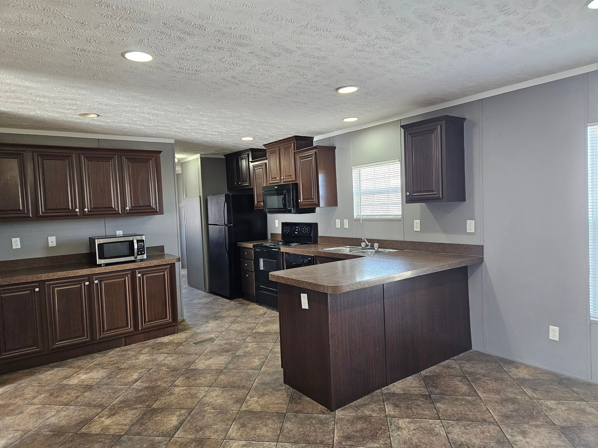 Building Photo - 64 Lynnwood Cir