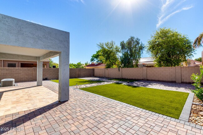 Building Photo - 15856 N 76th Ave