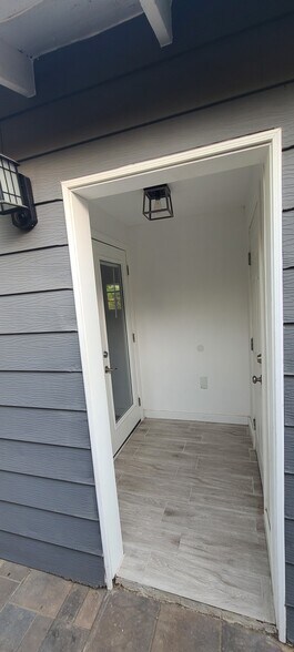 Vestibule - 909 Begonia St