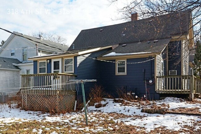Building Photo - 318 4th St W