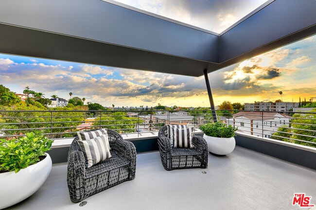 Building Photo - 2030 Talmadge St