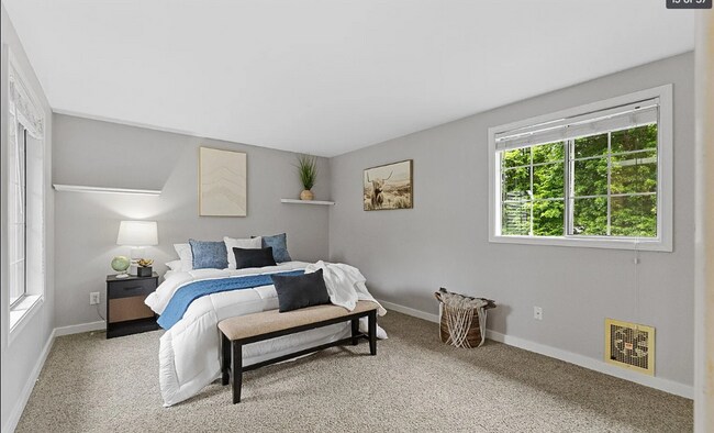 Building Photo - Kent East hill Condo townhome in Village at Single Creek - 3 bedroom 2.5 bath and 2 car garage. A...