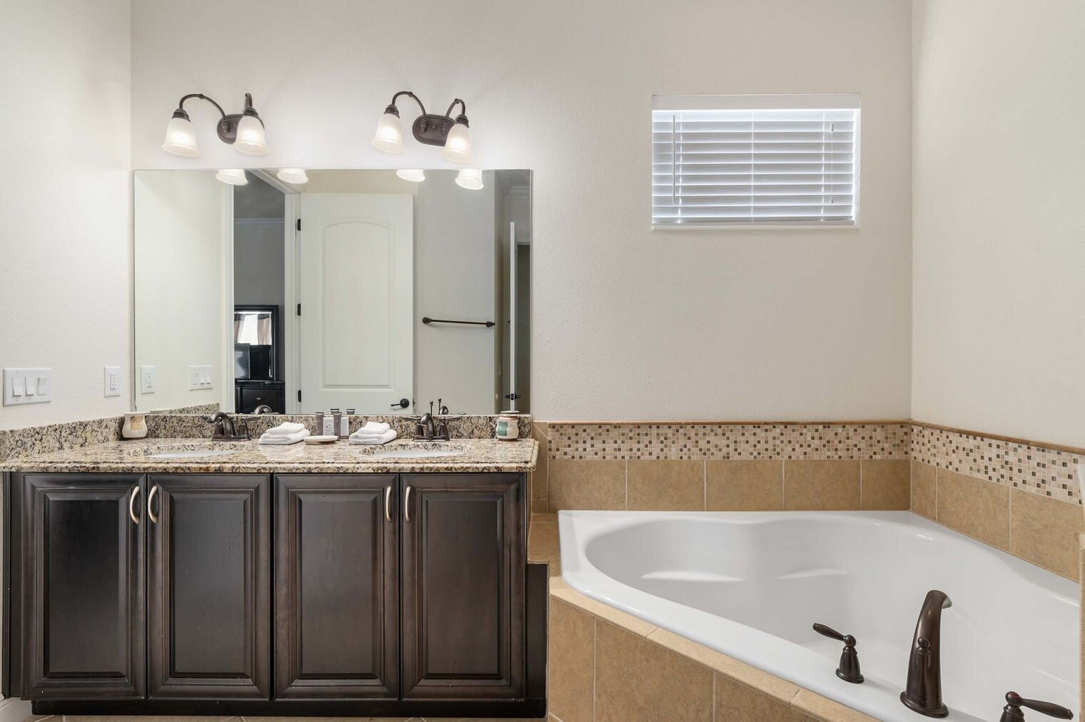 Building Photo - 1080 Castle Pines Ct