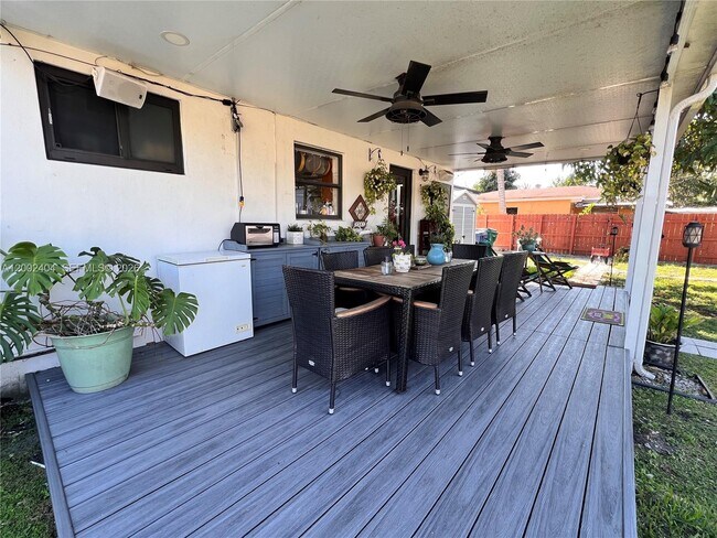 Building Photo - 581 NW 185th St