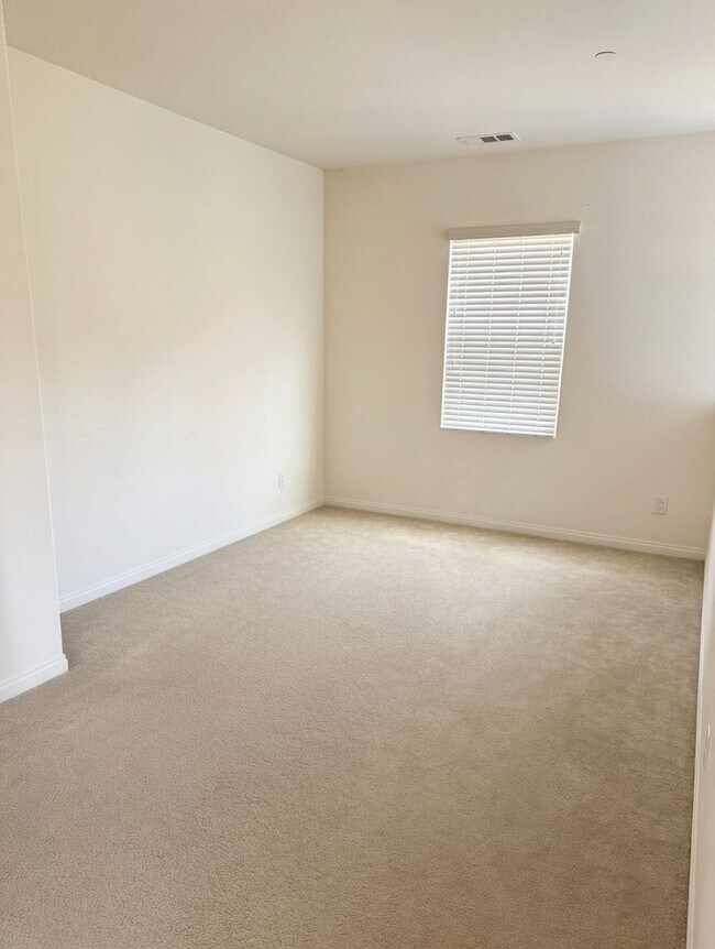 Building Photo - Charming 3BR Home with Modern Kitchen, Versatile Loft, & Private Backyard