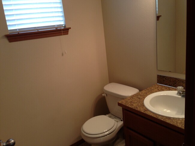 Building Photo - 202 Hawk Ave SW