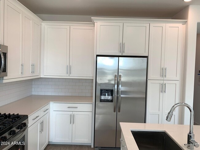 Building Photo - 4077 S Sabrina Dr