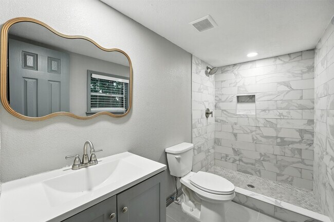 Building Photo - 110 Robin St