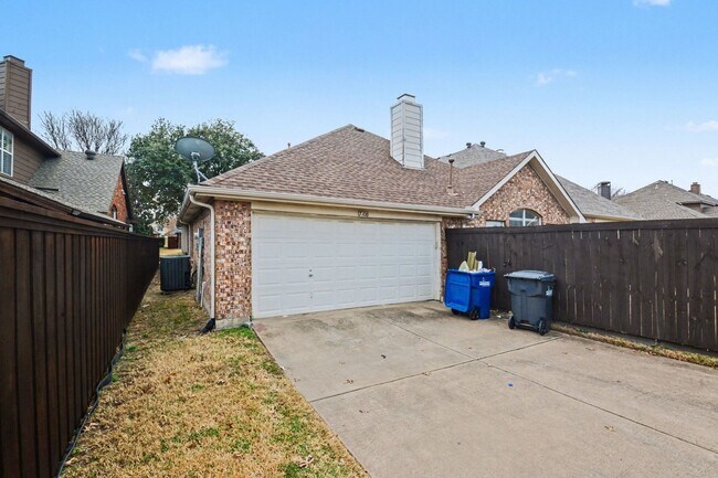 Building Photo - Welcome home to this spacious 3-bedroom, 2-bathroom property offering 2,000 square feet of comfor...