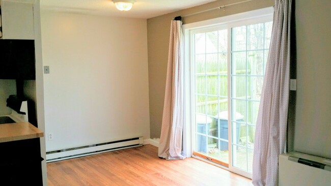 Building Photo - 2BR/1BA unit with W/D, Dishwasher, Parking...