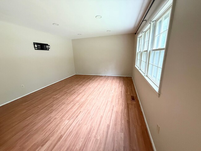 Building Photo - 4 Bedroom Colonial SFH - Reisterstown
