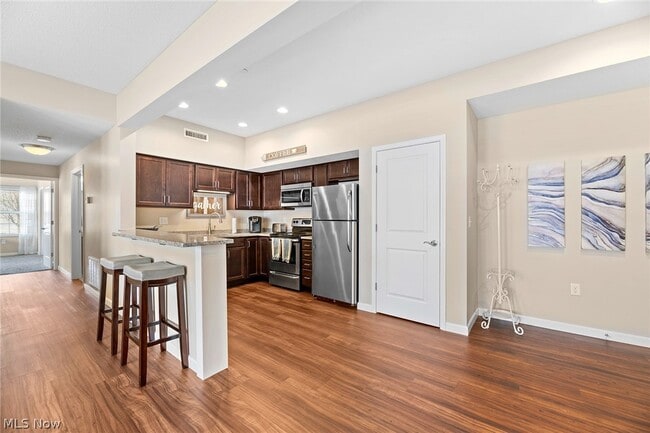 Building Photo - 558 Colony Park Dr