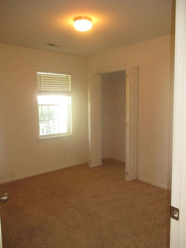 Building Photo - Charming three bedroom two bath home located off Piney Green.