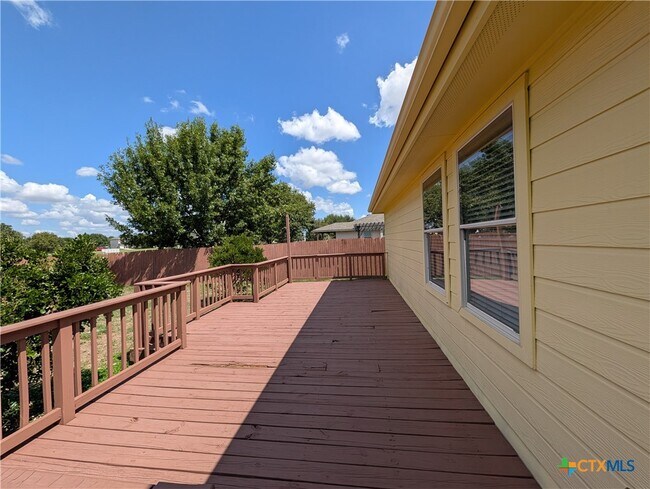 Building Photo - 369 Starling Creek