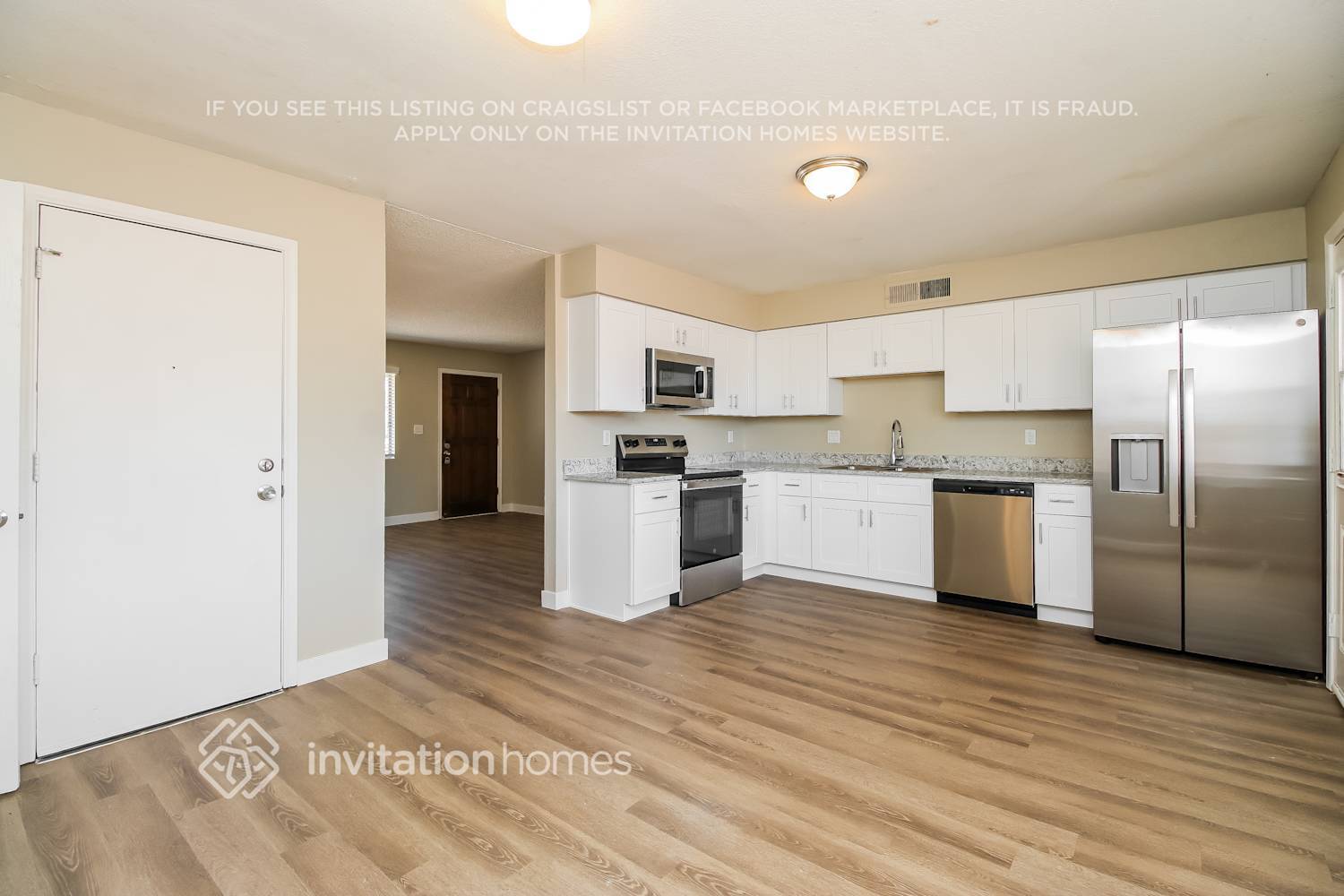 Building Photo - 1205 W El Alba Way