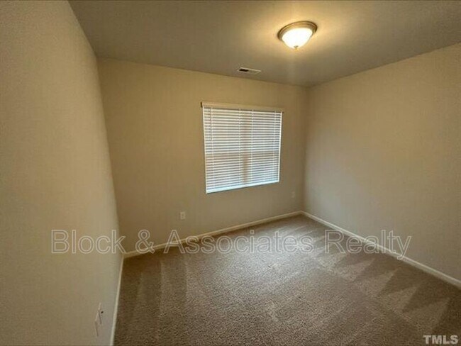 Building Photo - 29 Verona Dr