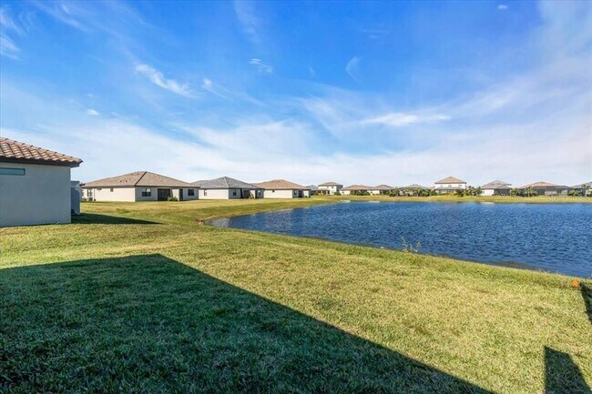Building Photo - 15713 Sunny Day Dr