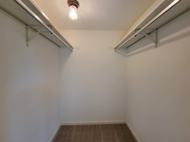 Building Photo - 685 Brunnerville Rd