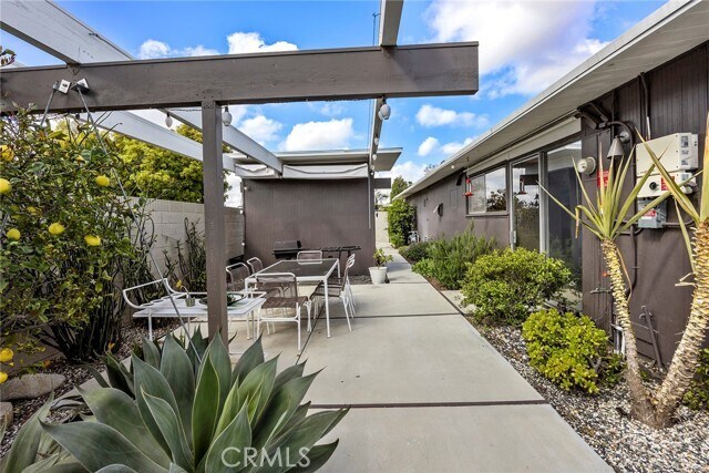 Building Photo - 1291 N Linda Vista St