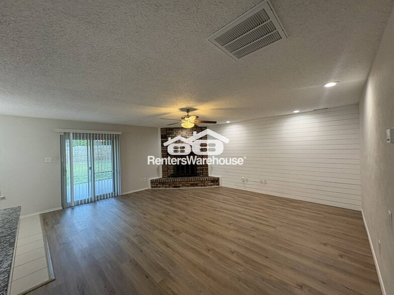 Building Photo - 7517 Oak Ridge Dr