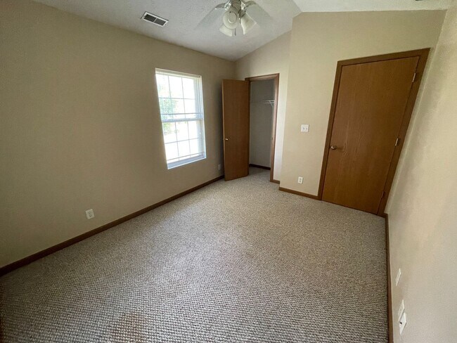 Building Photo - 2 Bedroom, 2 Bath Duplex In Lindberg Village