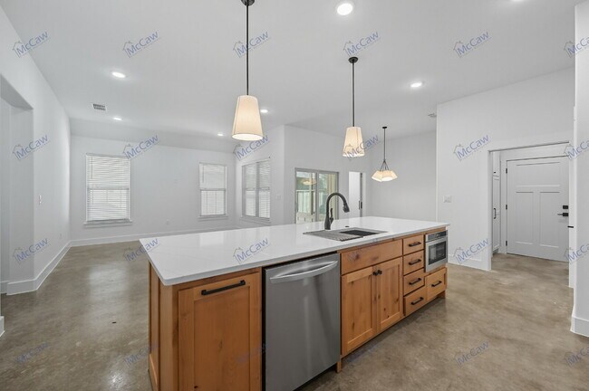 Building Photo - 102 Cardinal Wds