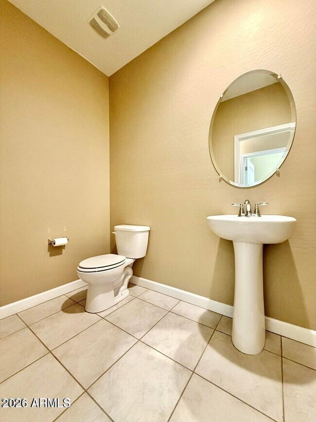 Building Photo - 40865 W Hensley Way