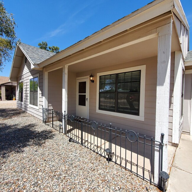 Building Photo - 3 BEDROOM CORNER LOT HOME IN CHANDLER W HU...