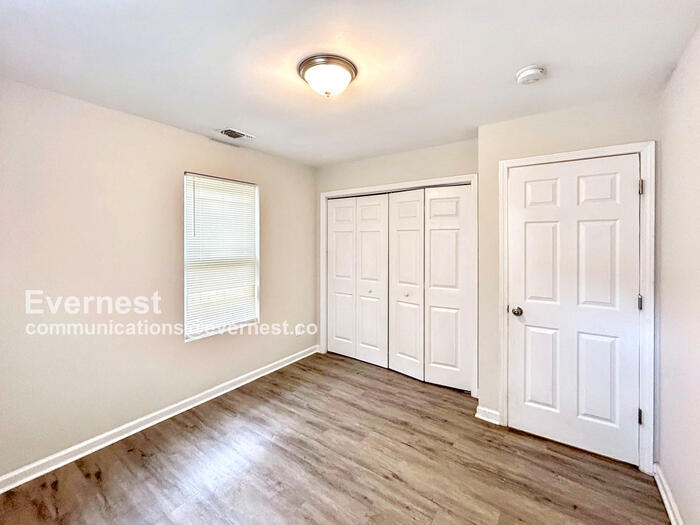 Building Photo - 915 Ridge Ave NW