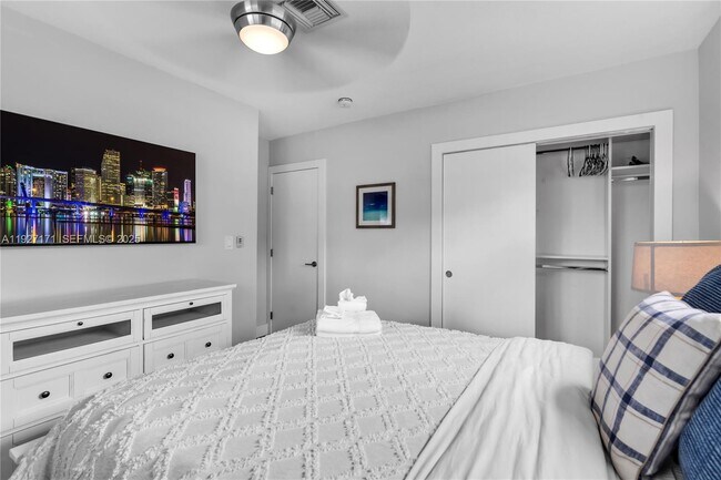 Building Photo - 251 SE 8th St