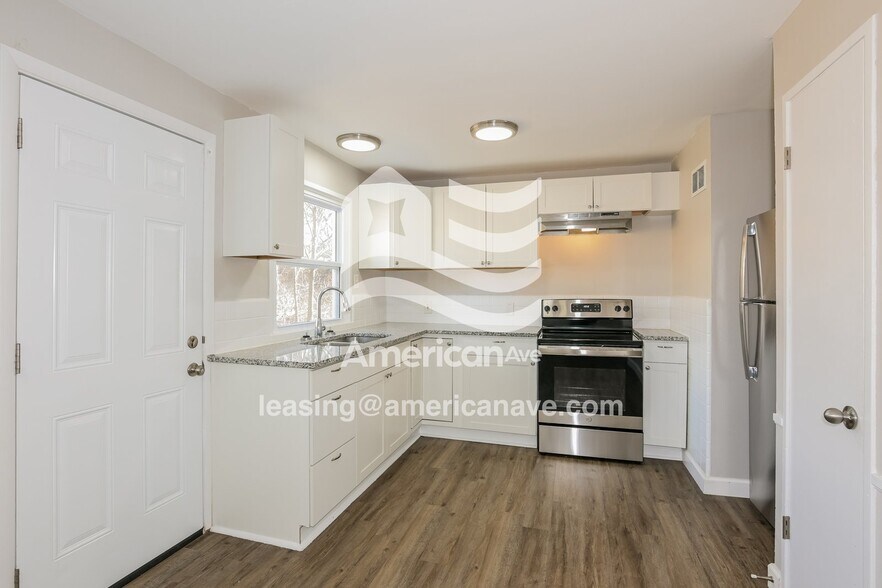 Building Photo - 9100 Ellison Dr