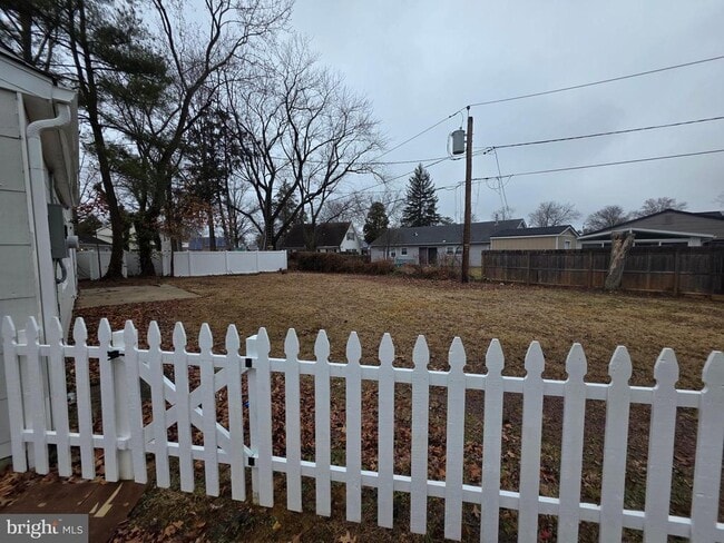 Building Photo - 14 East Ct