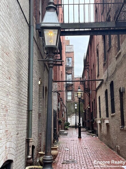 Building Photo - 2 Champney Pl