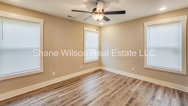 Building Photo - Spacious open floor concept 3-bedroom 2 bath.  Corner lot.  Newly built and conveniently located ...