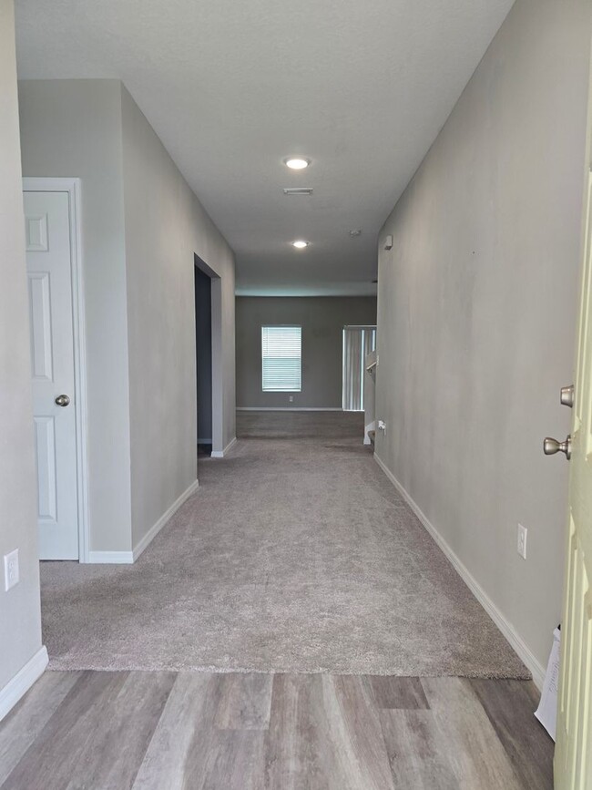 Building Photo - Lakeland 5 Bedroom 3 Bath