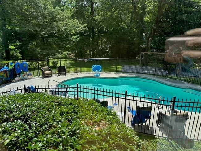 Building Photo - 505 River Valley Rd NW