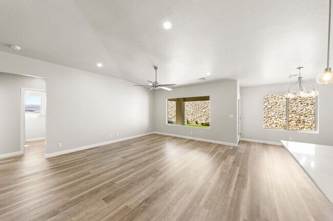 Building Photo - 2120 E Yant Flt Dr