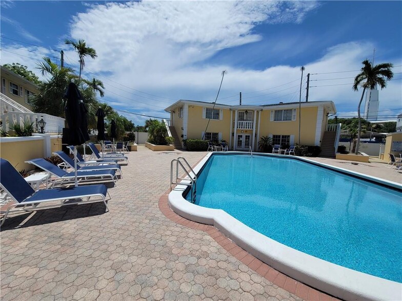 Building Photo - 2230 NE 56th Pl