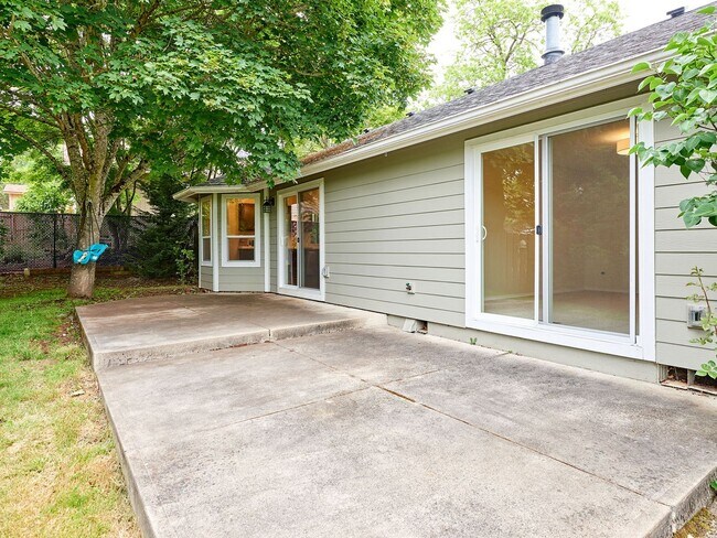 Building Photo - 3 bed, 2 bath single-level home in South Salem