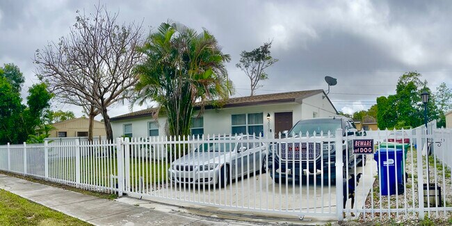 Primary Photo - 3010 NW 158th St