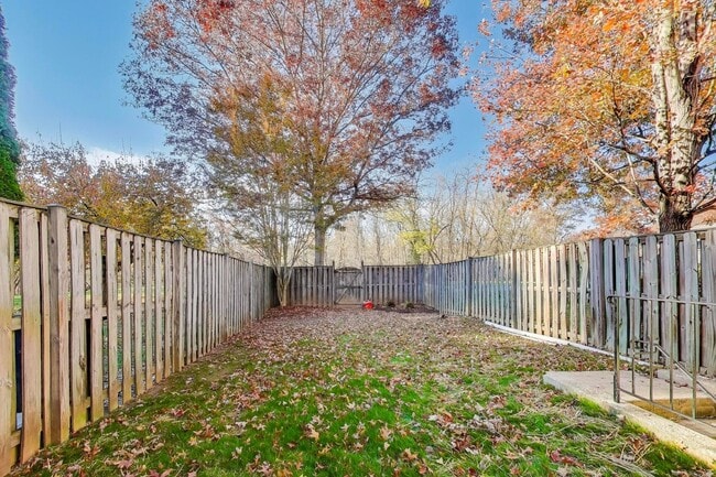 Building Photo - Ellicott City townhome for you!