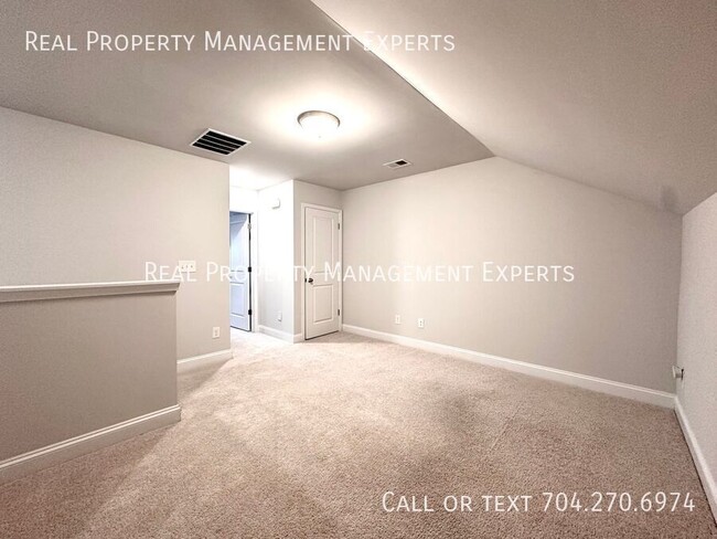 Building Photo - 2113 Statesville Ave