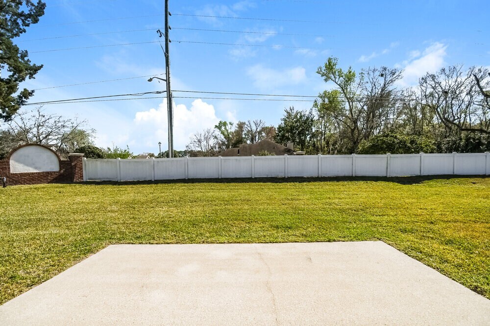 Building Photo - 1562 Wells Rd