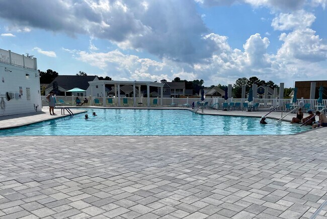 Building Photo - W2045