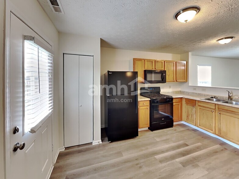 Building Photo - 7504 Hemrich Dr