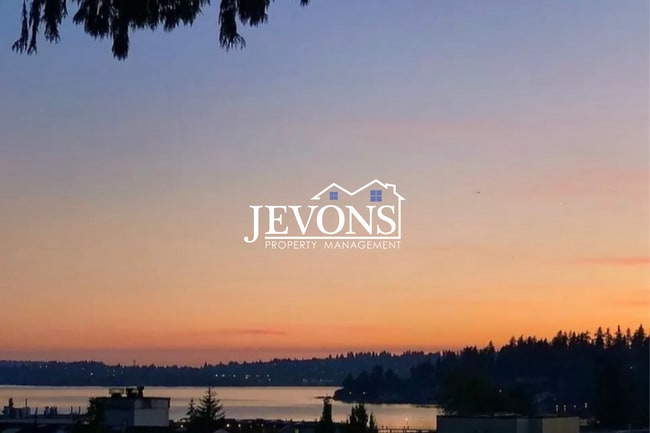 Building Photo - Available Now - 2BR/1.5BA Condo in Kirkland