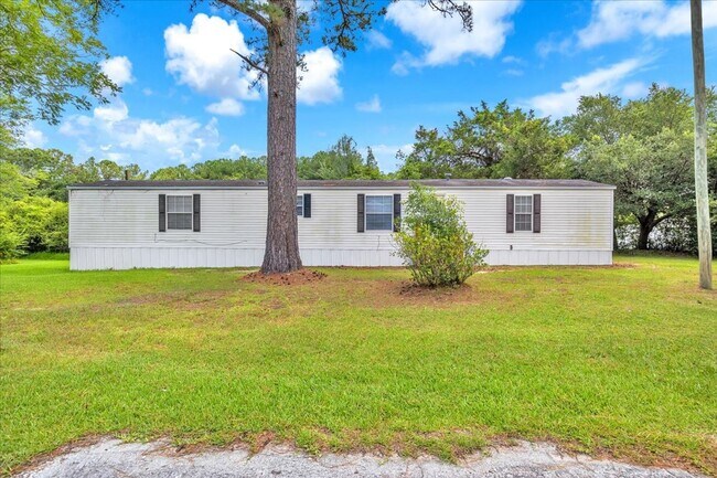 Building Photo - 2 Bedroom 2 Bathroom Home