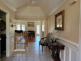 Entryway - 515 Farndale Rd