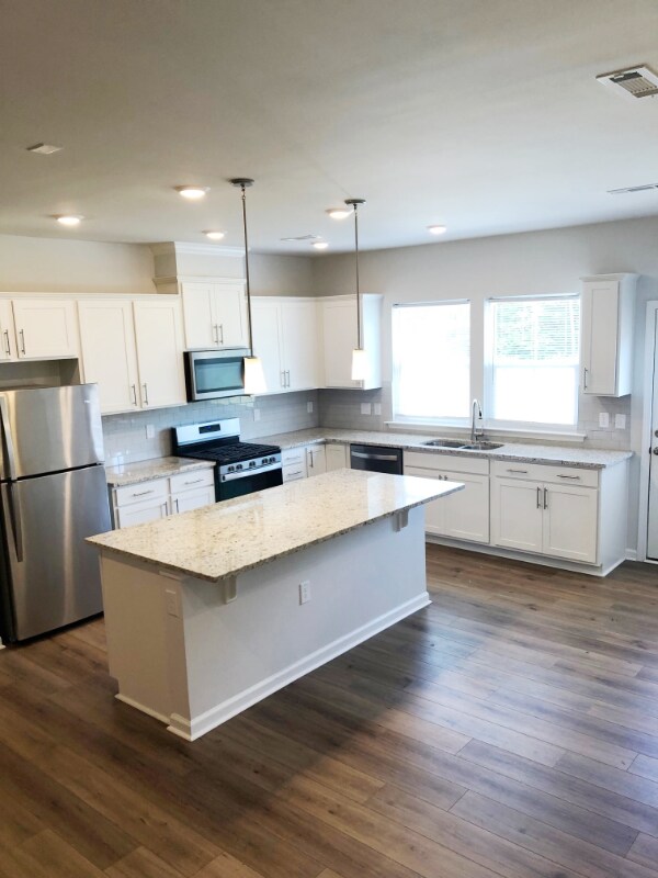 Building Photo - 825 Falls Grove Trl