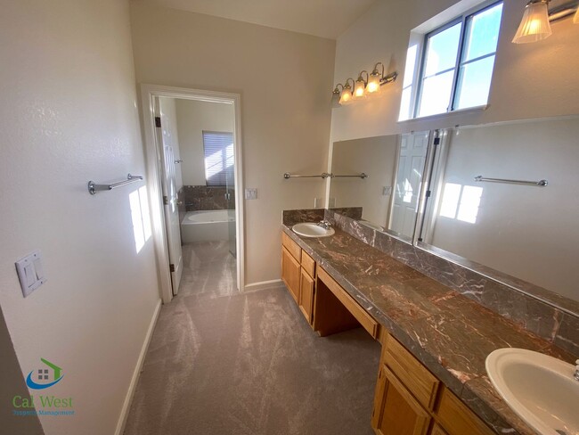 Building Photo - $6995-Amazing 4 Bed/3 Bath Home in Mtn. Vi...